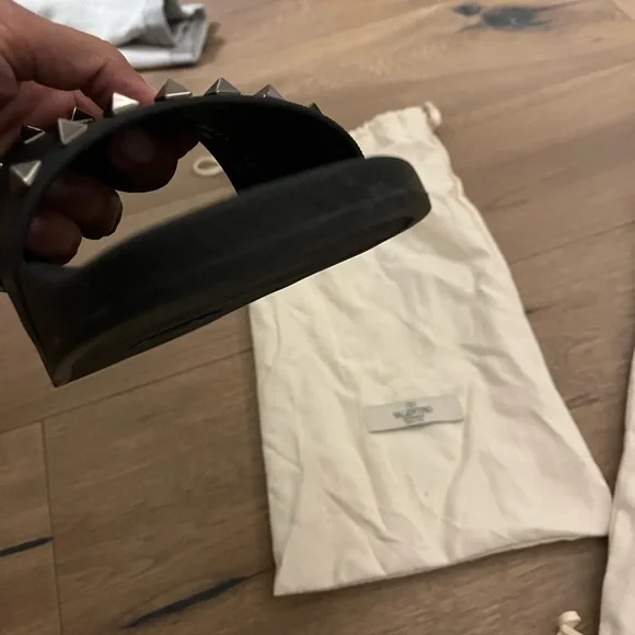 Valentino ROCKSTUD RUBBER SLIDER SANDAL. - Picture 7 of 10